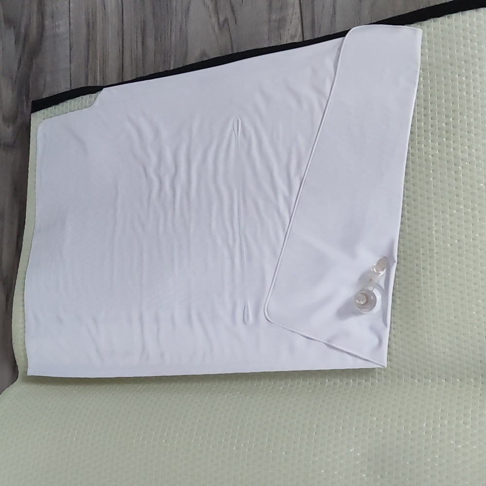 Large folding Beach Mat! Attached inflatable head pillow! 🏖️ - Picture 4 of 6